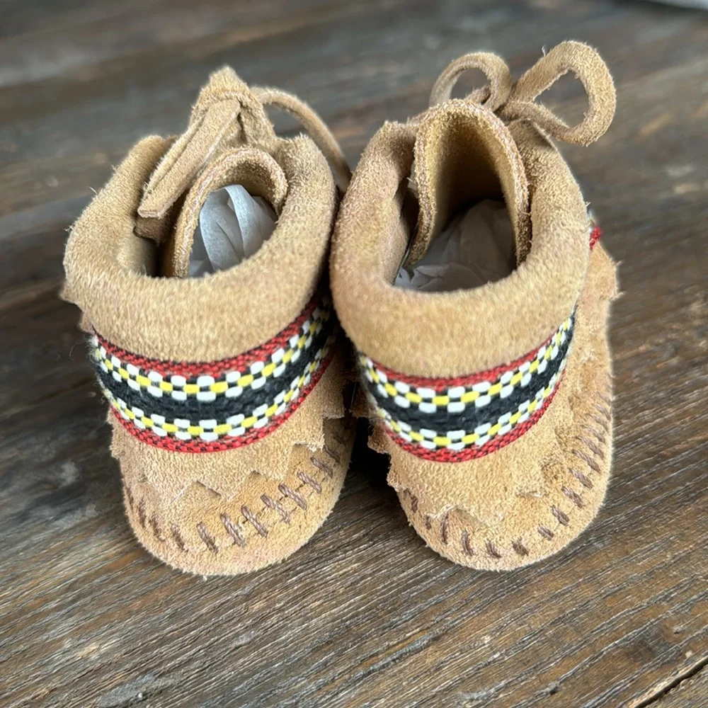 Baby Minnatonka Braid bootie suede moccasins‎ EUC size 3